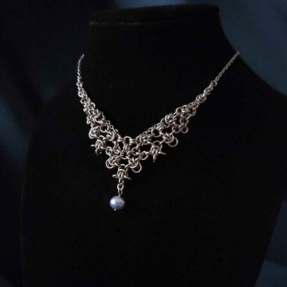 Vintage silver princess necklace with a blue pearl - Picture 8 of 10